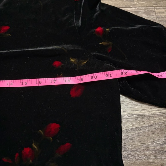 90s Vintage Velvet Rose Floral Blouse (Black/Red) Size XL - Picture 6 of 7